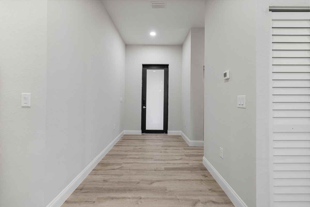 941 Elgin St #1 - Photo 3 of 32
