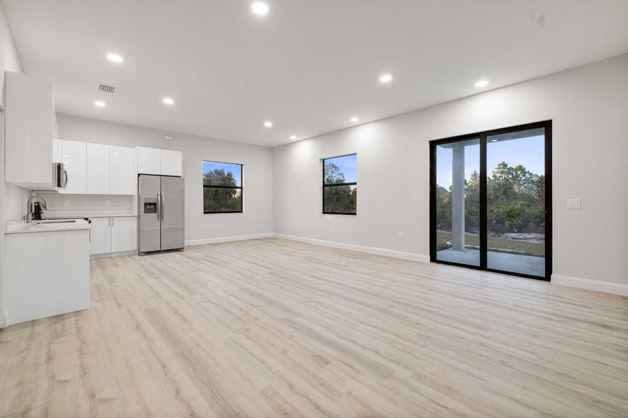 941 Elgin St #1 - Photo 4 of 32