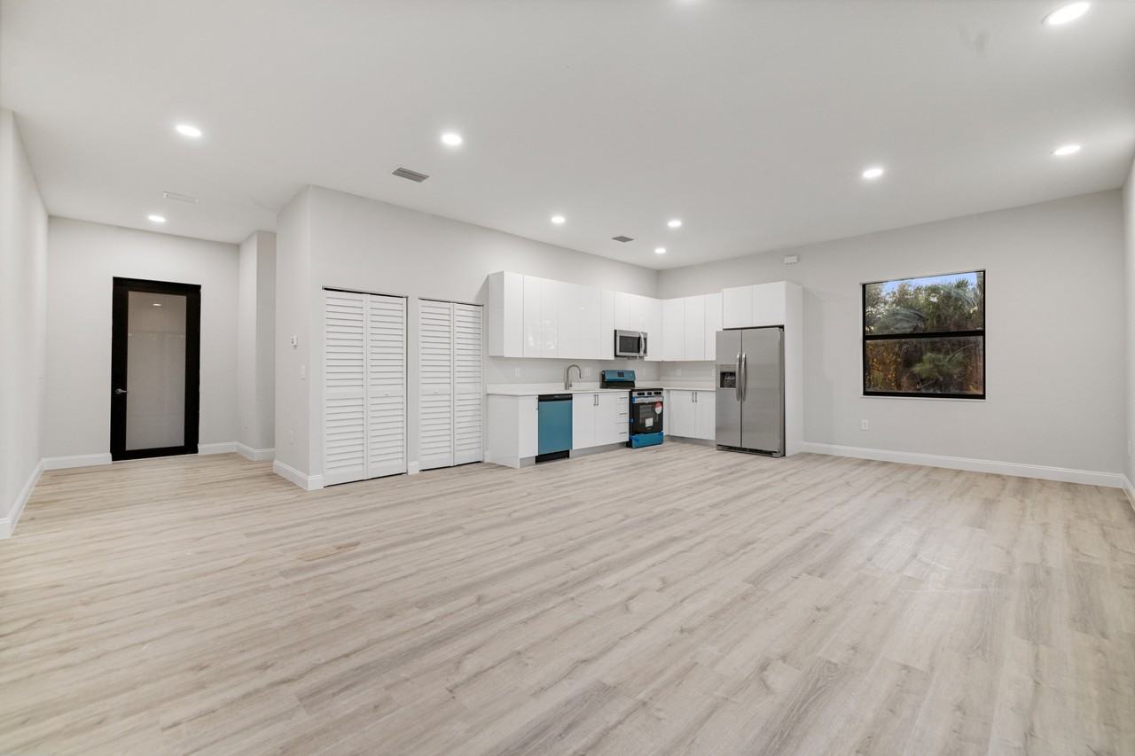 941 Elgin St #1 - Photo 5 of 32