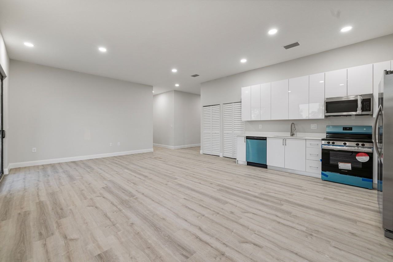 941 Elgin St #1 - Photo 6 of 32