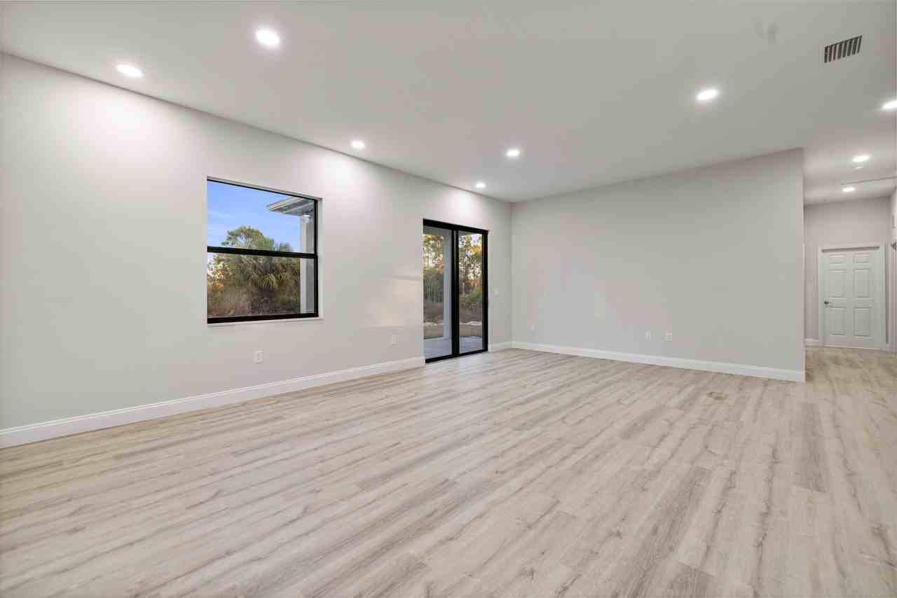941 Elgin St #1 - Photo 7 of 32