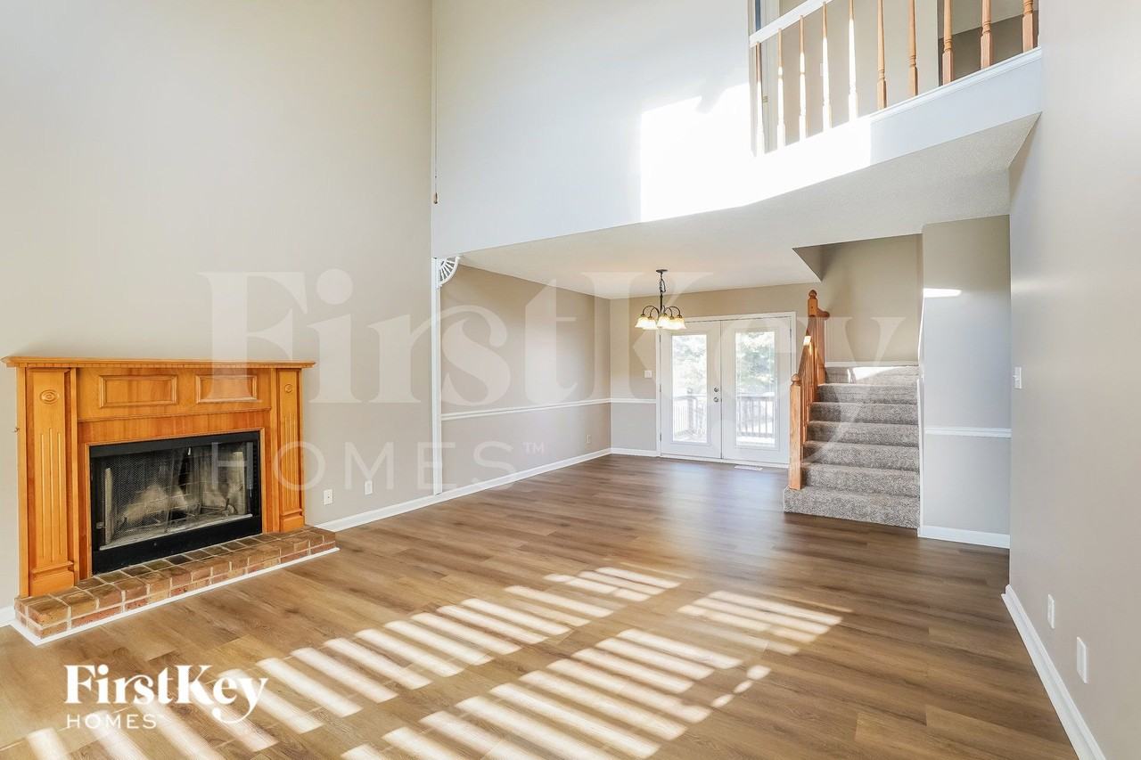 1237 Archwood Dr - Photo 3 of 19