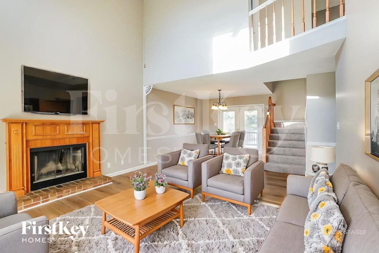 1237 Archwood Dr - Photo 4 of 19