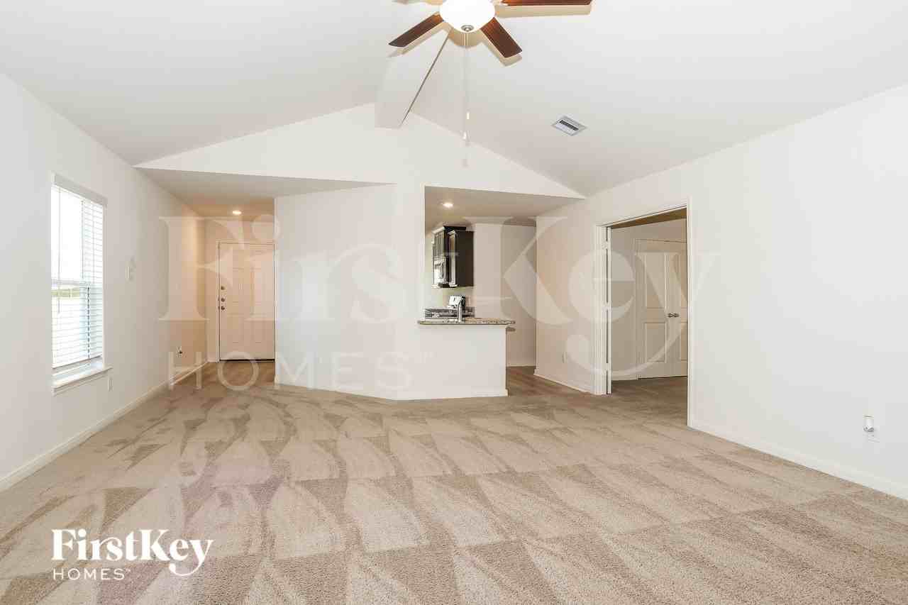 26615 Ezemily Dr - Photo 3 of 19
