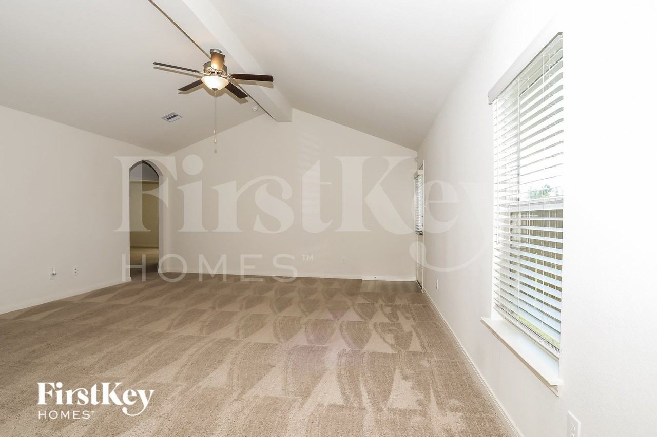26615 Ezemily Dr - Photo 4 of 19