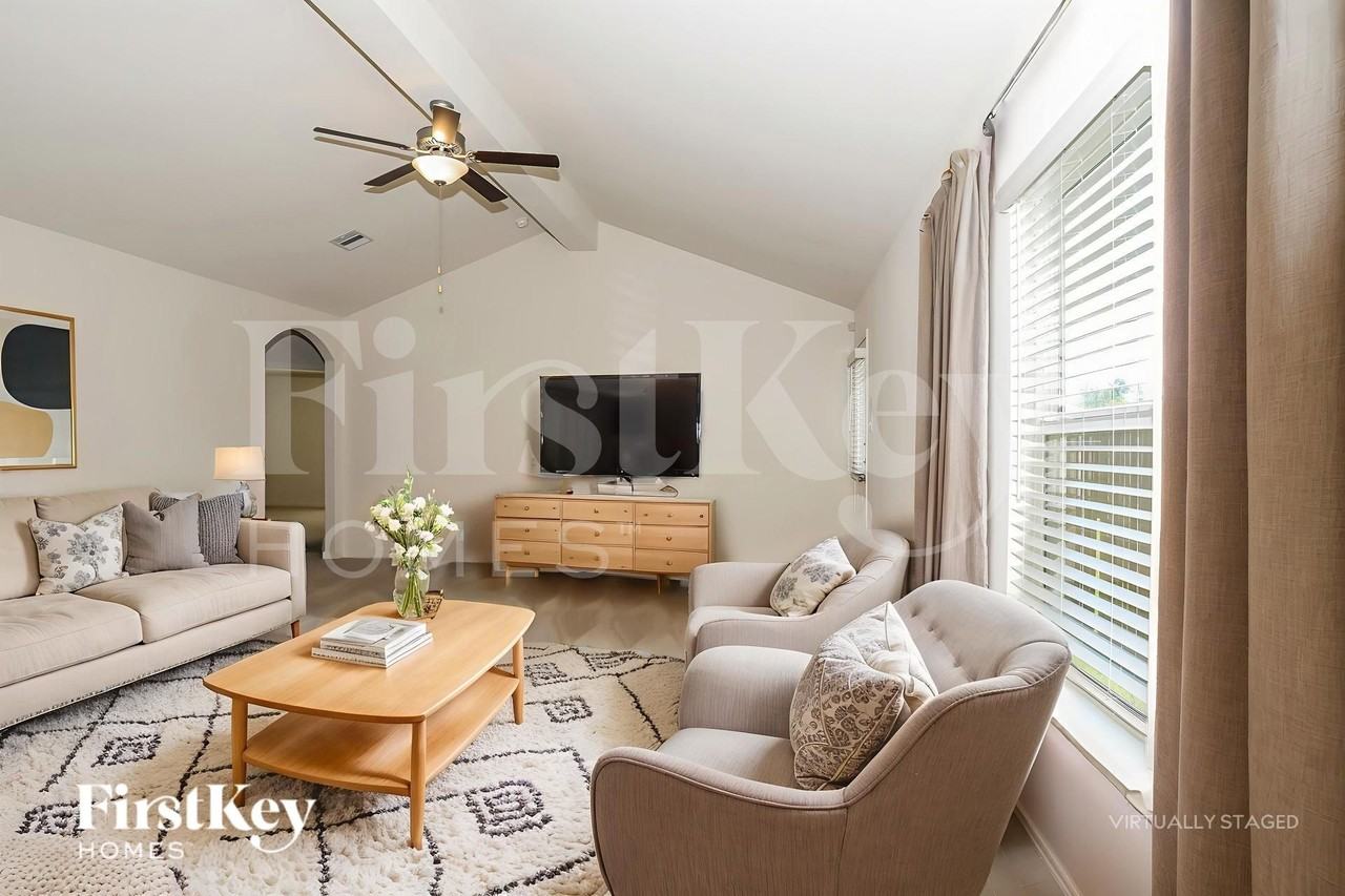 26615 Ezemily Dr - Photo 5 of 19