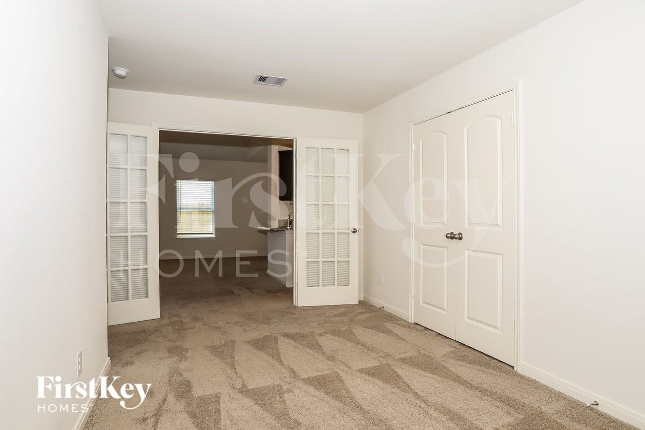 26615 Ezemily Dr - Photo 7 of 19