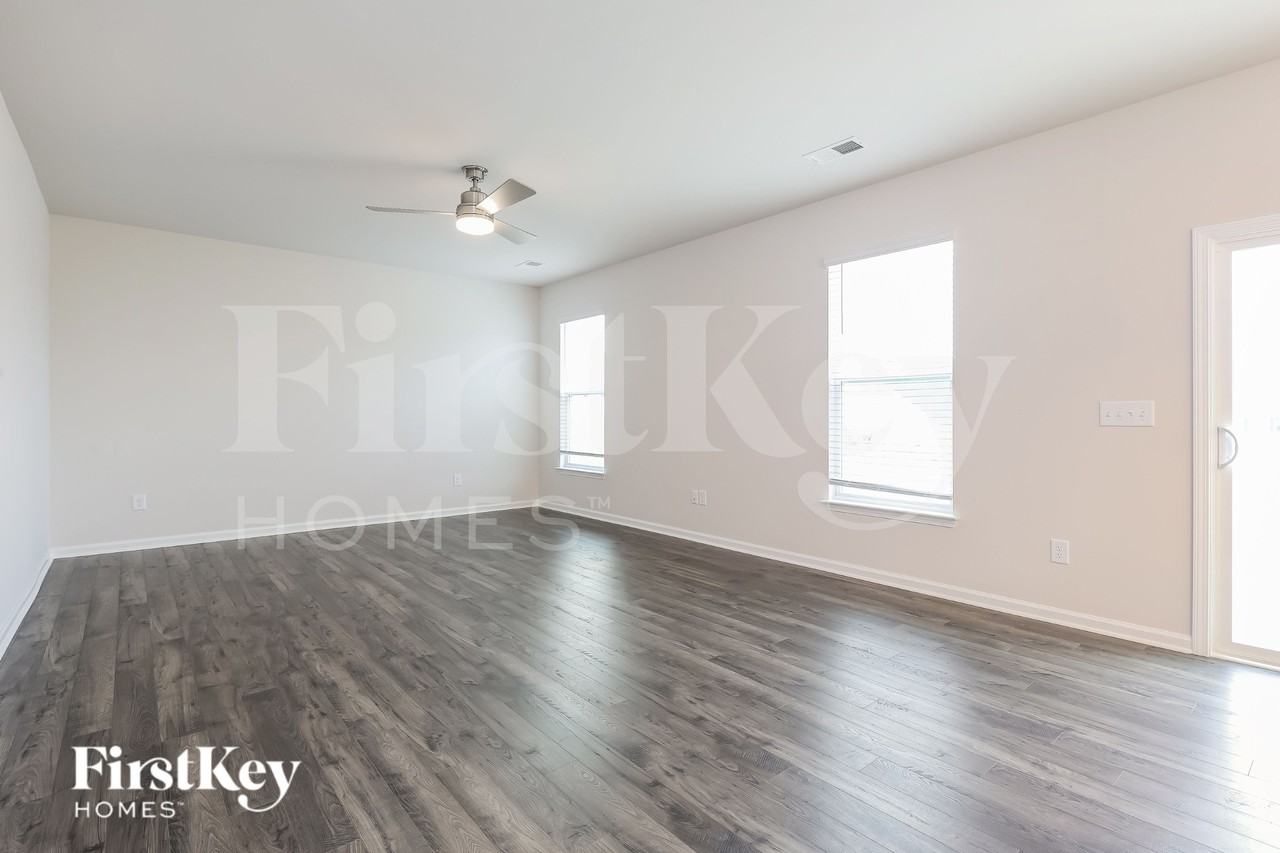 2 Ramblehurst Rd - Photo 3 of 16