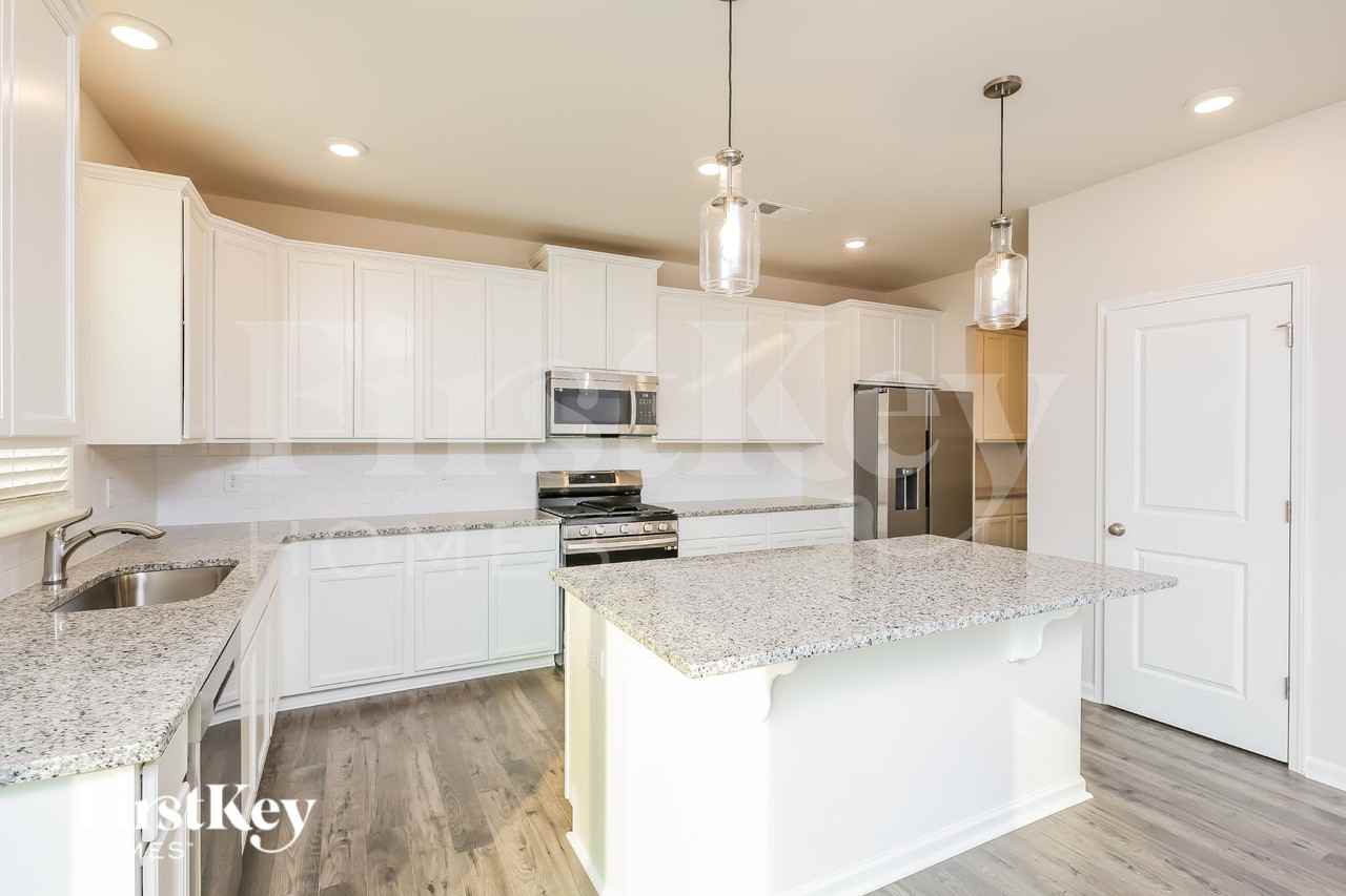 6 Ramblehurst Rd - Photo 7 of 19