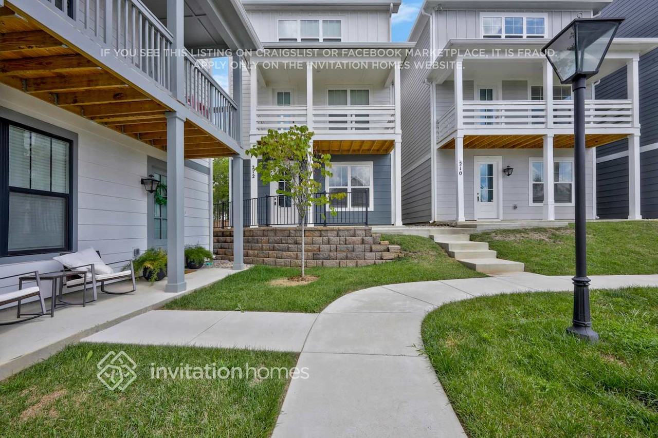 212 Founders Ln - Photo 2 of 30