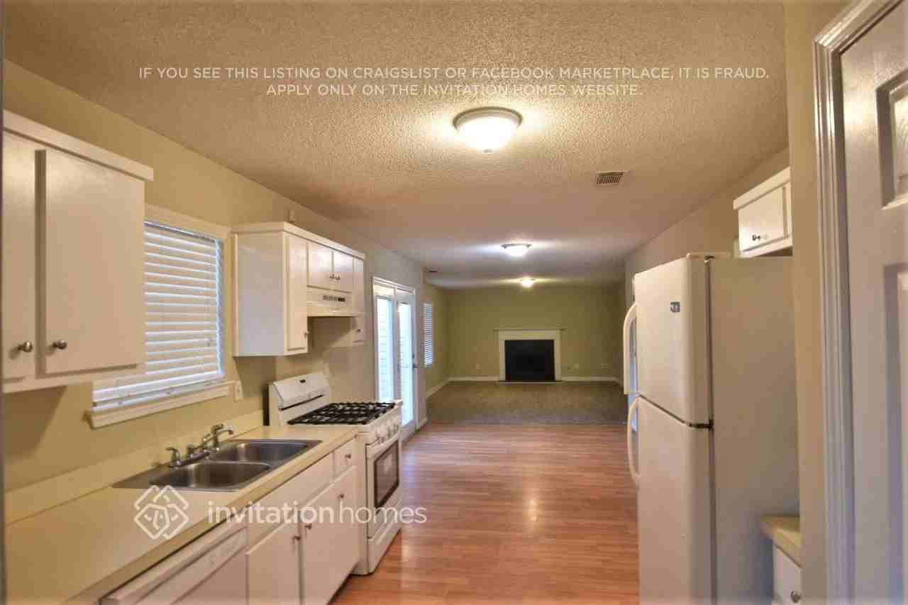 4183 Kingship Dr - Photo 3 of 15