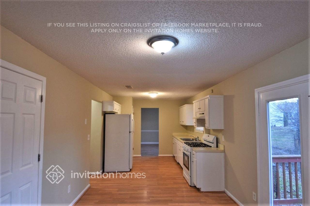 4183 Kingship Dr - Photo 4 of 15