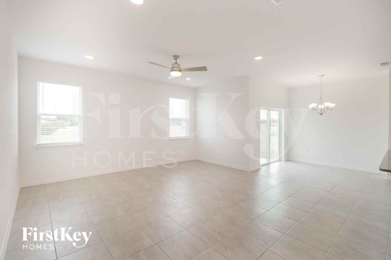 576 Crown Rose Dr - Photo 3 of 16