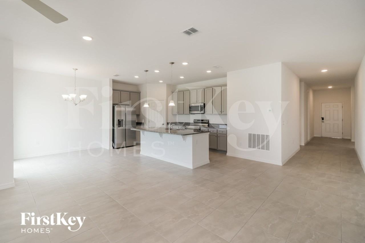 576 Crown Rose Dr - Photo 4 of 16