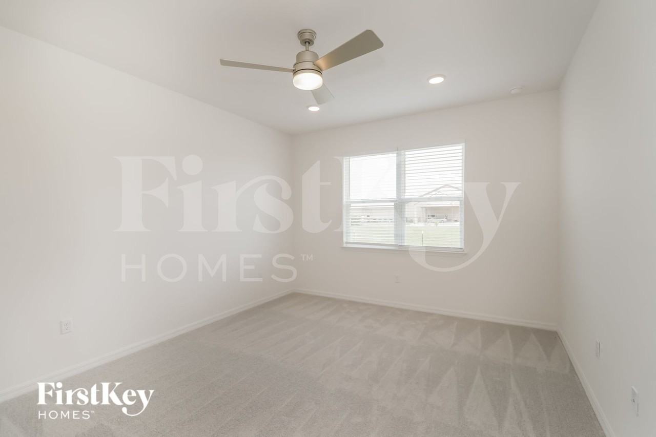 576 Crown Rose Dr - Photo 6 of 16