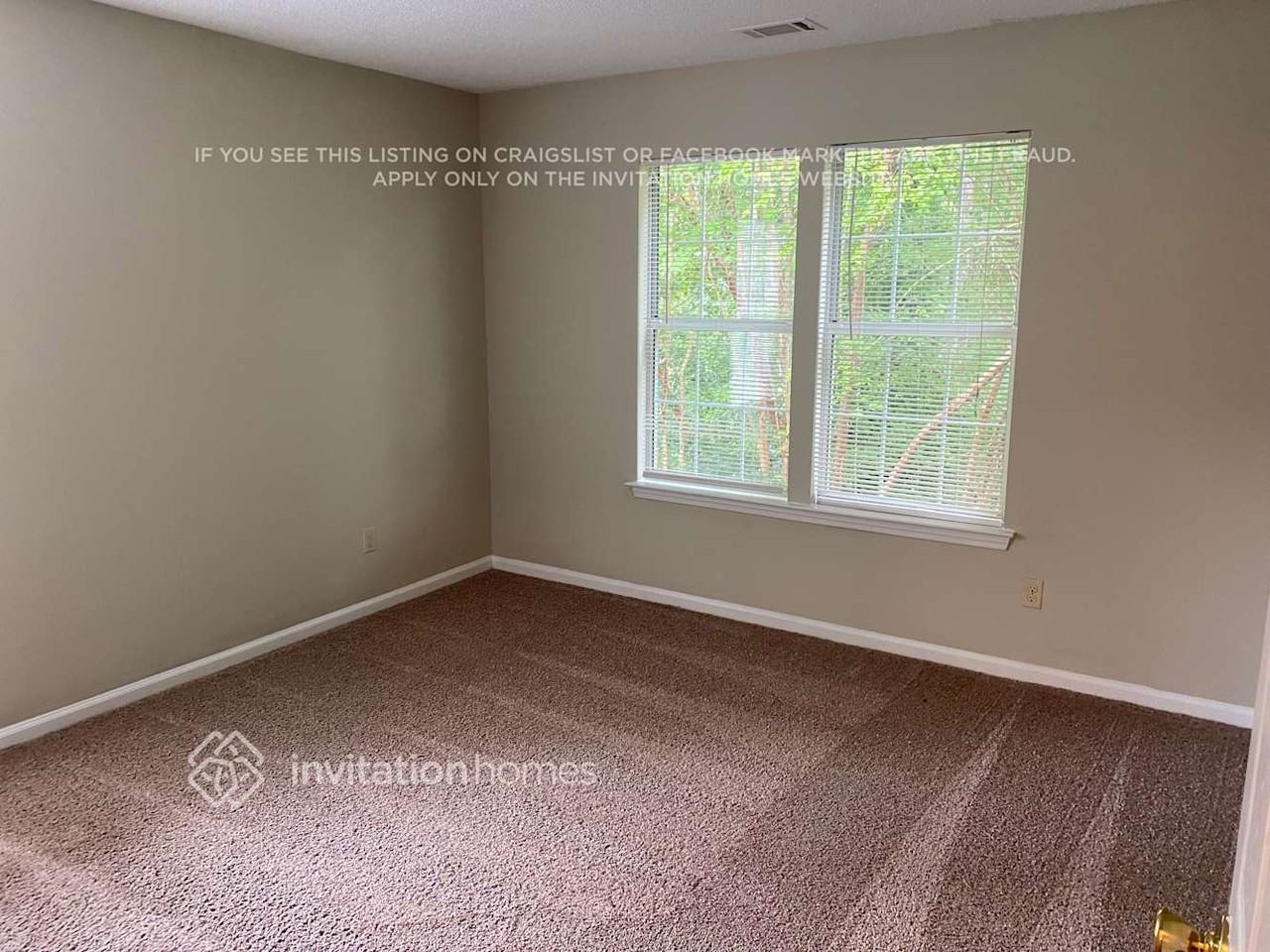 1136 Briarmore Dr - Photo 3 of 6