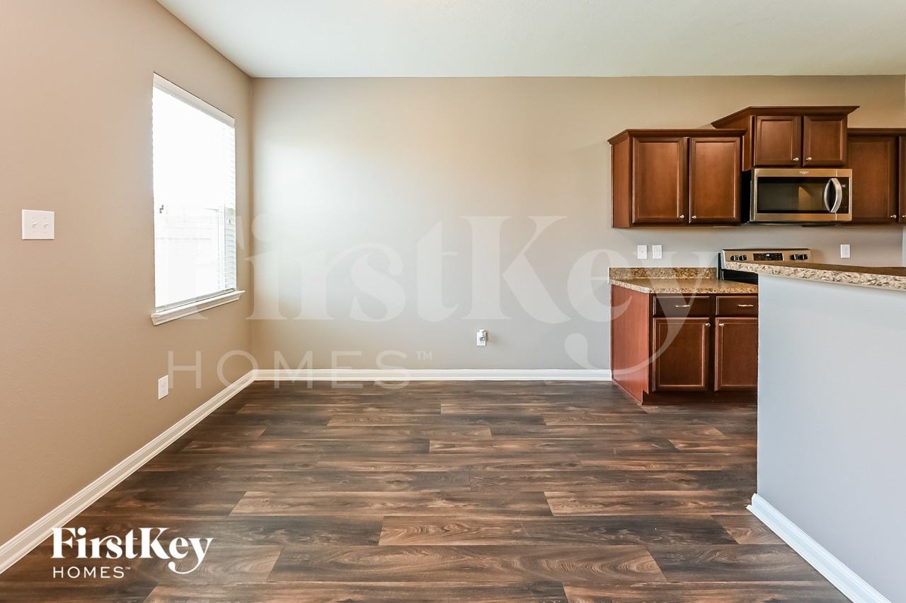5914 Treasure Cove Rd - Photo 6 of 15