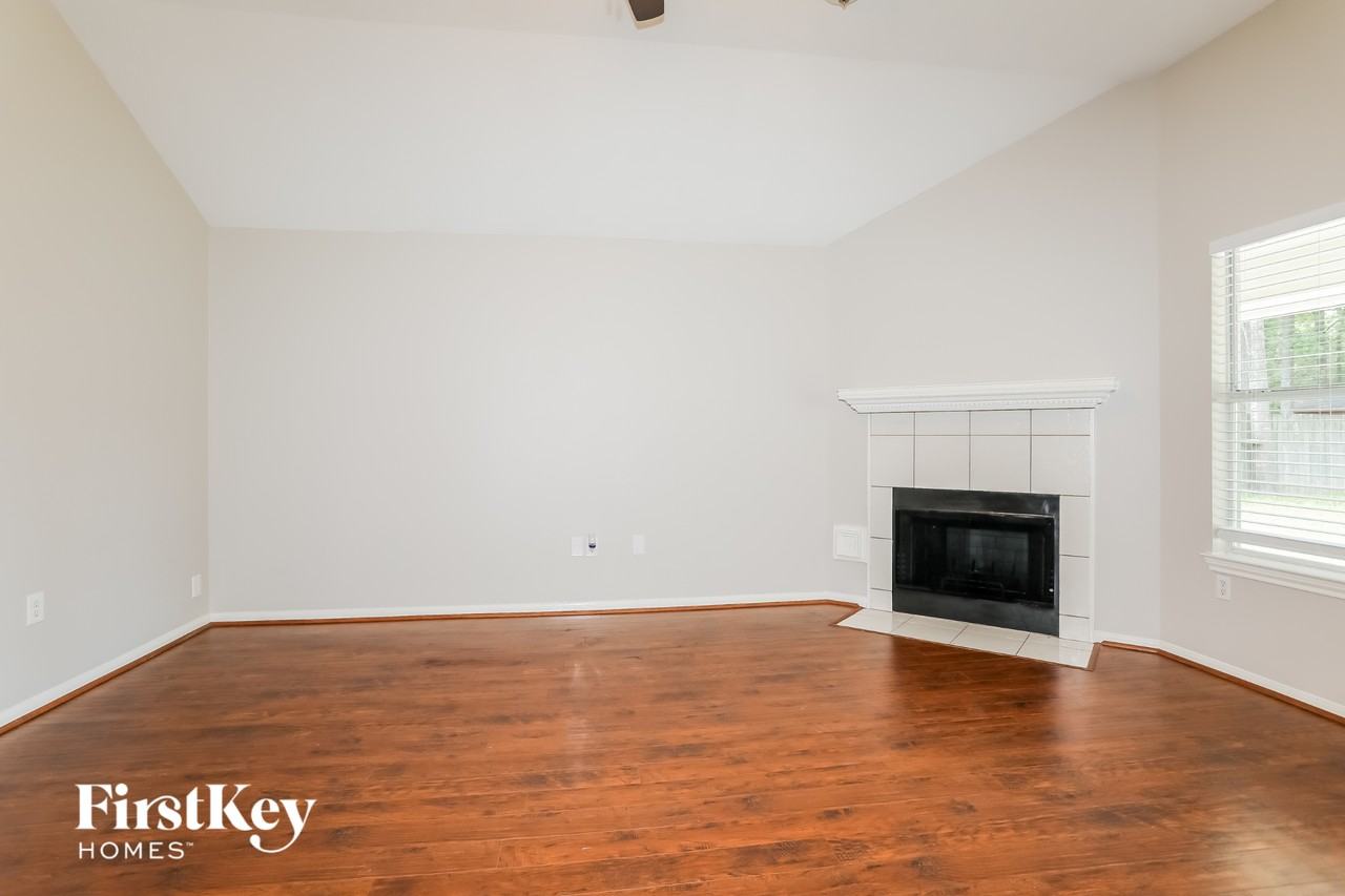 7122 Woodland Oaks - Photo 3 of 15