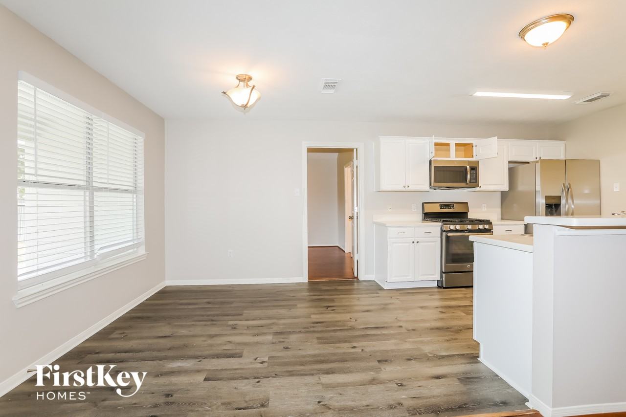 7122 Woodland Oaks - Photo 4 of 15