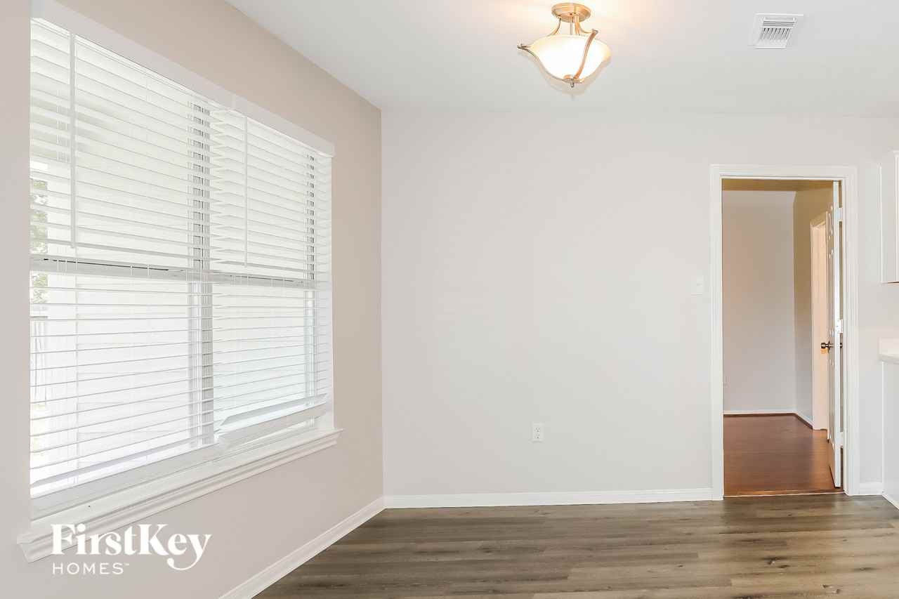 7122 Woodland Oaks - Photo 5 of 15