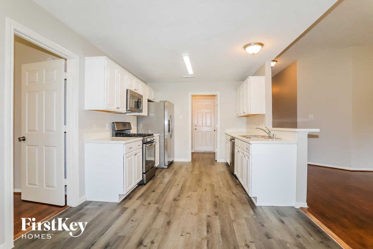 7122 Woodland Oaks - Photo 6 of 15