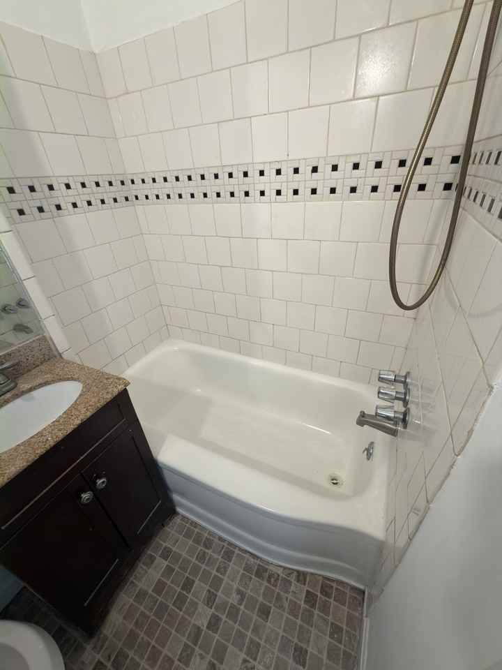 124 W Potomac St - Photo 2 of 5