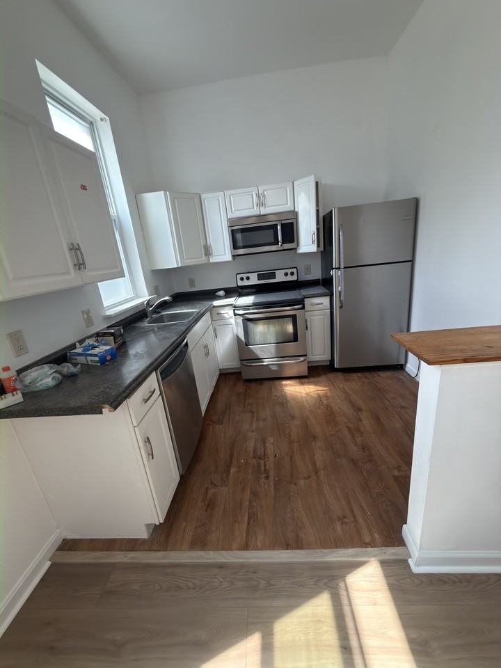 124 W Potomac St - Photo 3 of 5