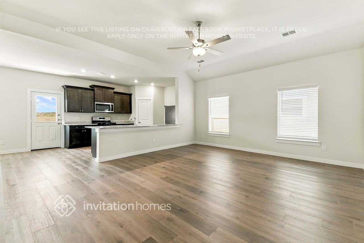 107 Southgate Dr - Photo 3 of 17