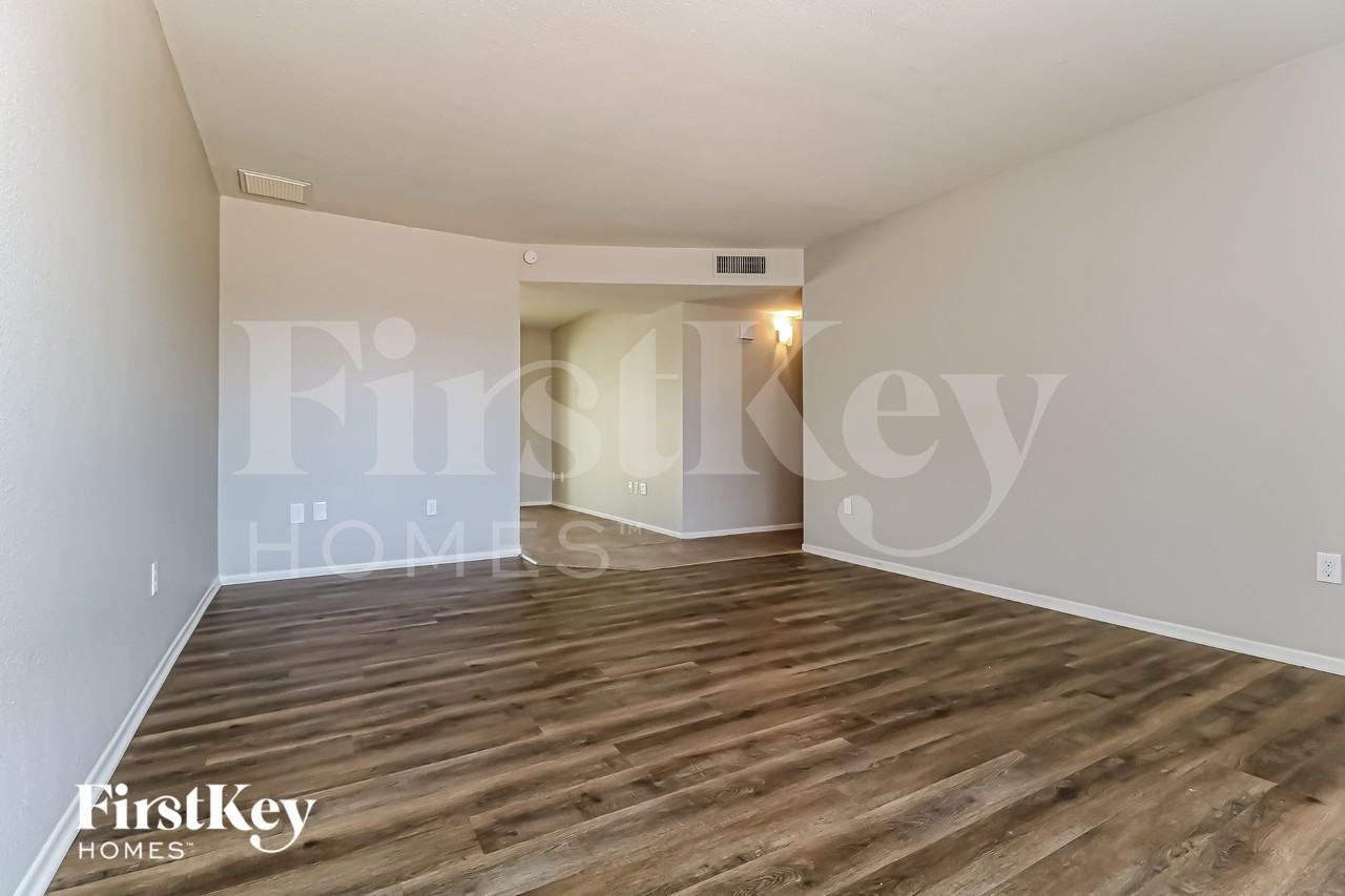 4720 W Larkspur Dr - Photo 4 of 15