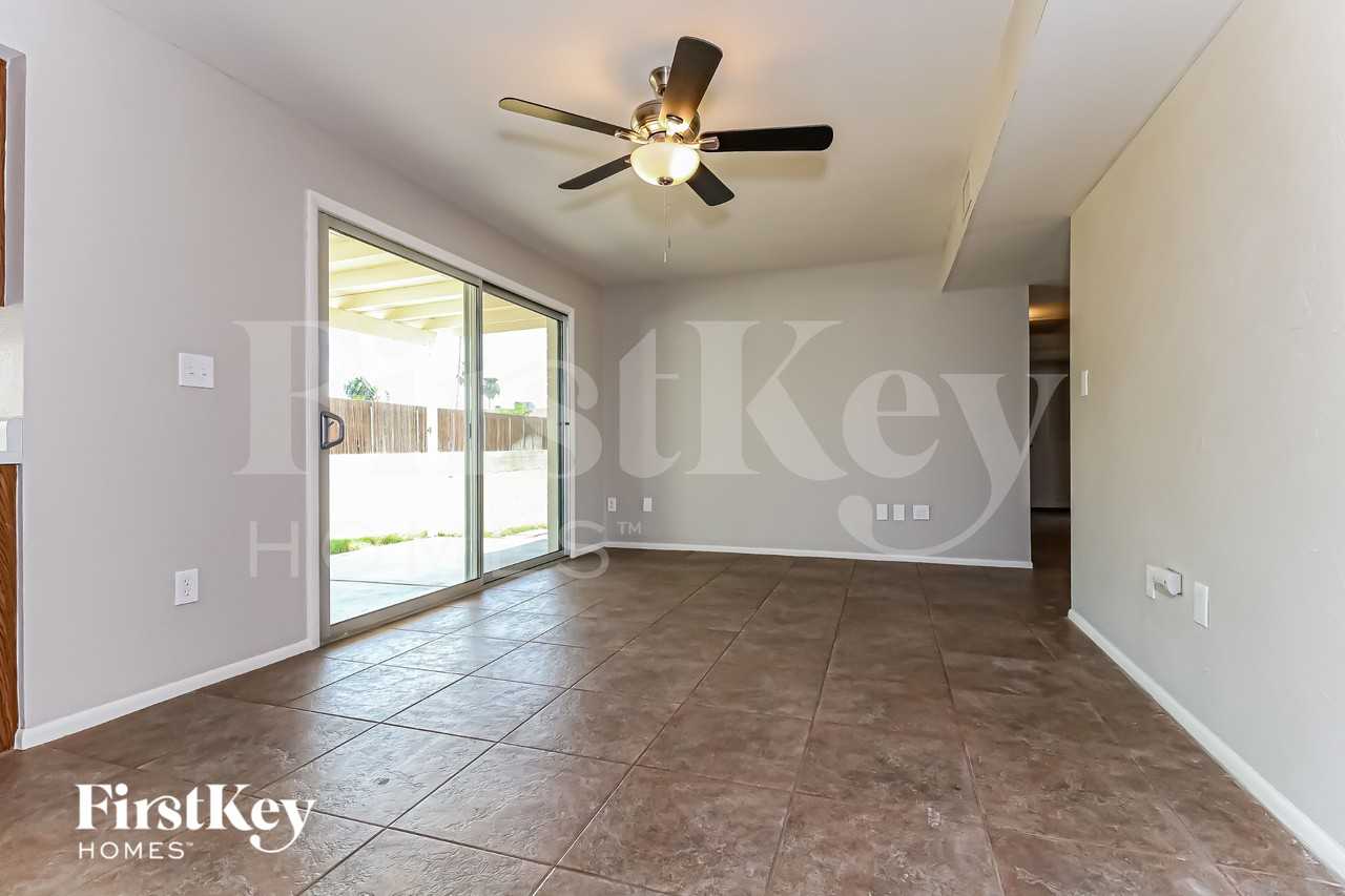 4720 W Larkspur Dr - Photo 5 of 15