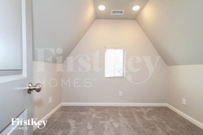 7729 Nw 136th Ter - Photo 5 of 15