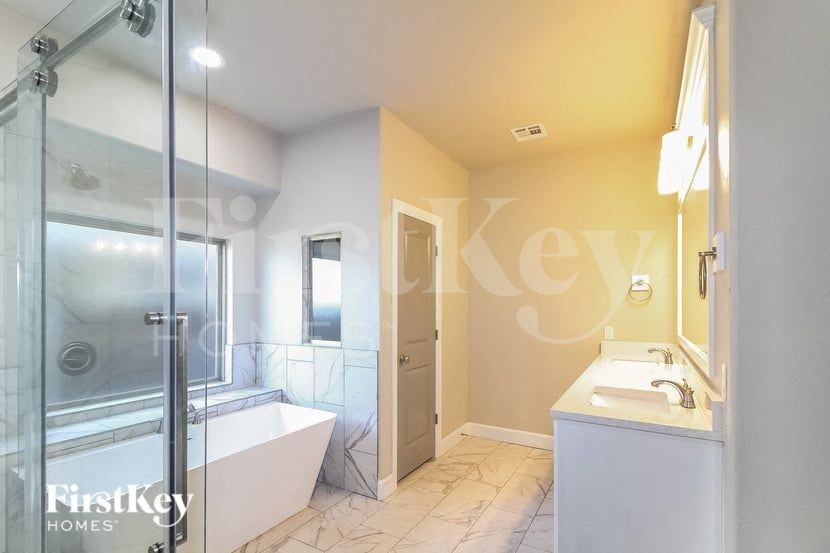 7729 Nw 136th Ter - Photo 7 of 15