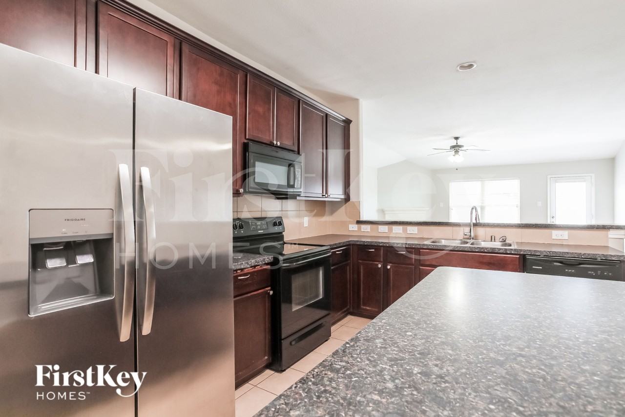 1417 Villa Paloma Blvd - Photo 5 of 17