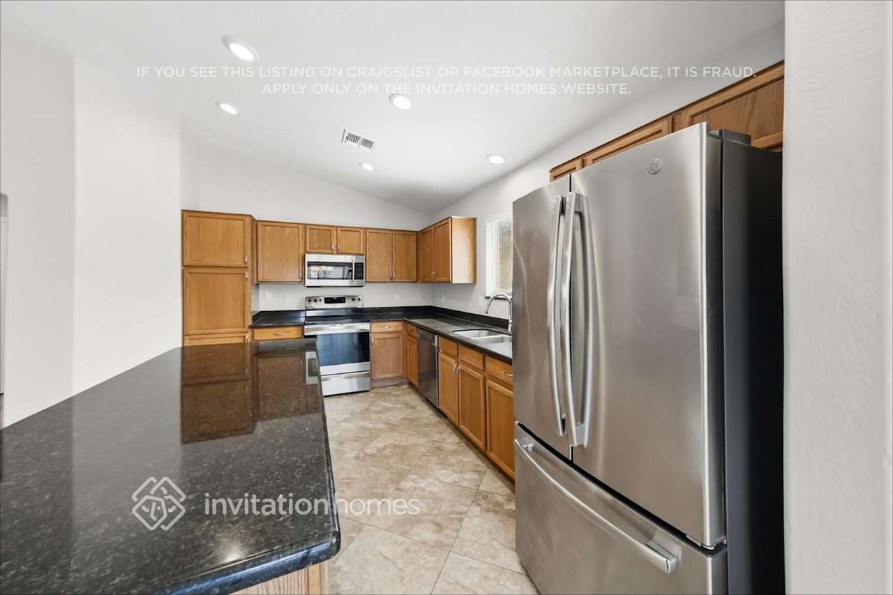17757 W Redfield Rd - Photo 7 of 19