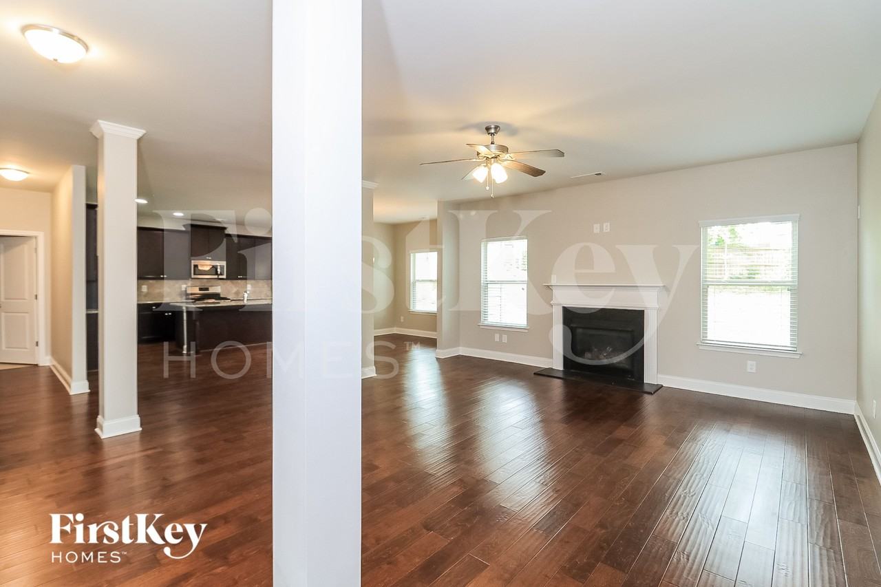 119 Wentworth Ln - Photo 2 of 15