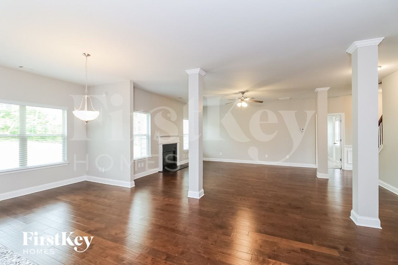 119 Wentworth Ln - Photo 4 of 15