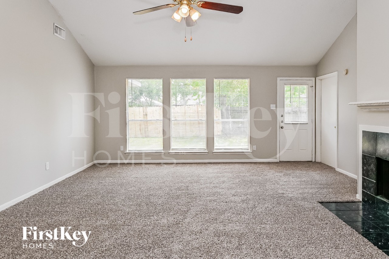 24111 Ayscough Ln - Photo 2 of 16