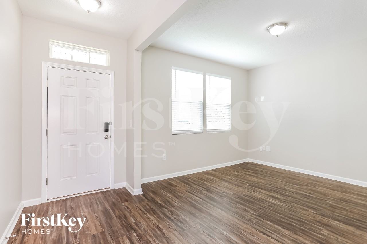 6793 Sandle Dr - Photo 3 of 15