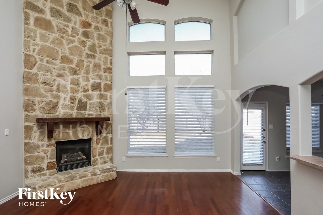 6613 Driftwood Ln - Photo 2 of 15