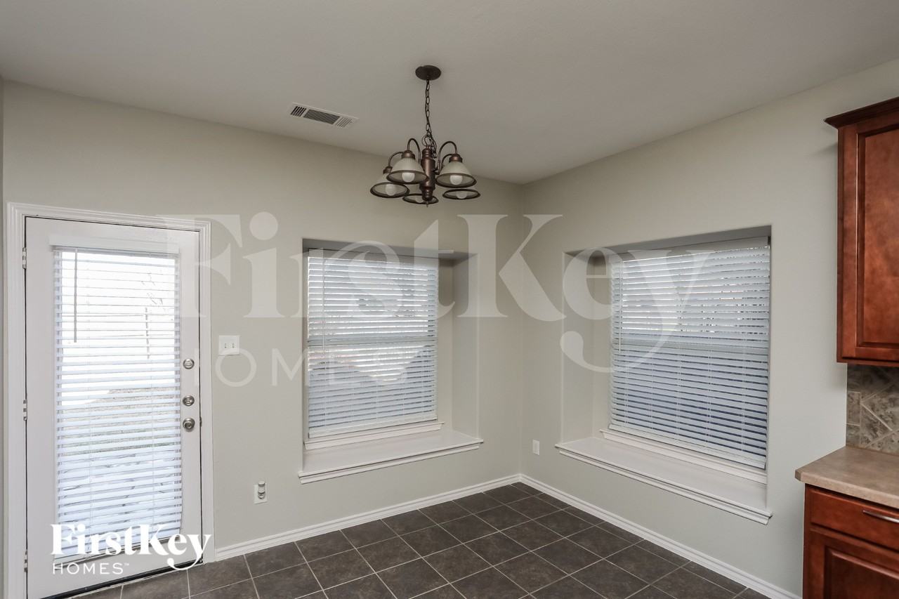 6613 Driftwood Ln - Photo 3 of 15