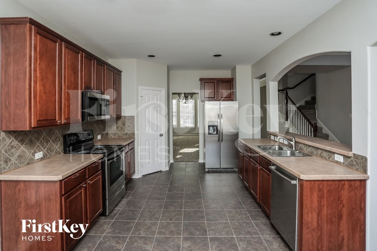 6613 Driftwood Ln - Photo 6 of 15