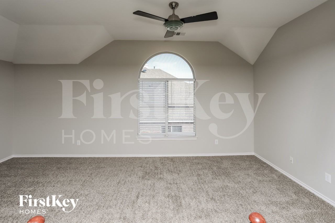 6613 Driftwood Ln - Photo 7 of 15