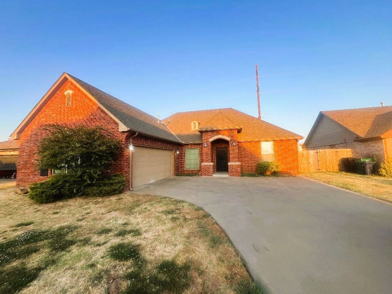 14812 Brent Cir - Photo 2 of 36
