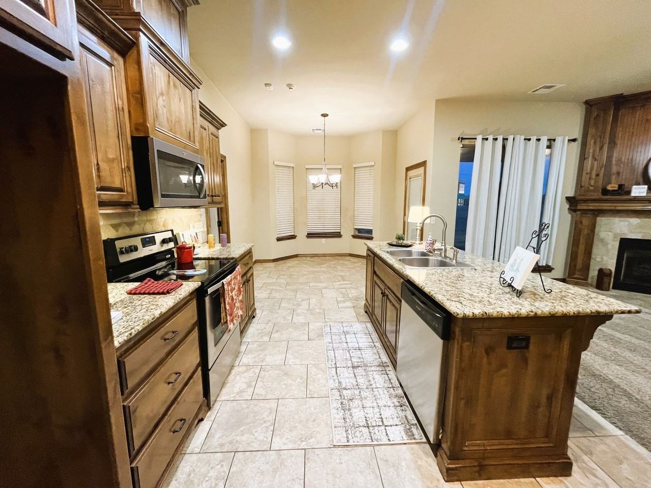 14812 Brent Cir - Photo 4 of 36