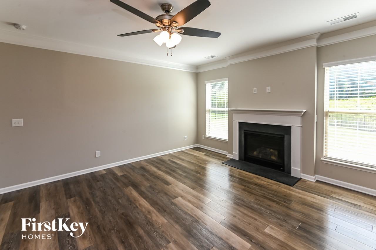 1209 Hollis Cir Sw - Photo 3 of 15