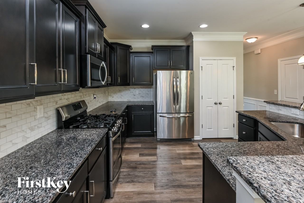 1209 Hollis Cir Sw - Photo 6 of 15