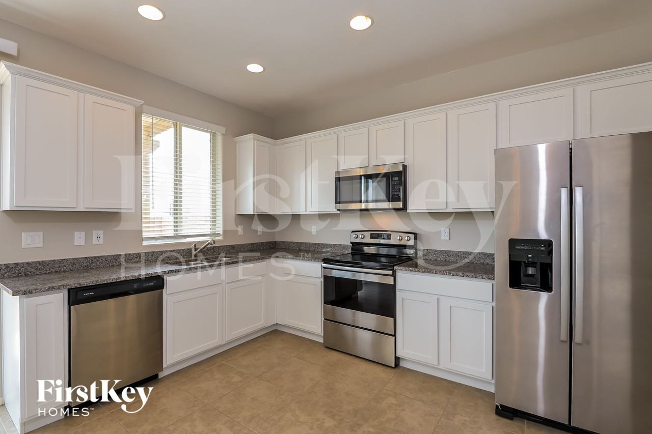 220 E Imperial Ct - Photo 6 of 15