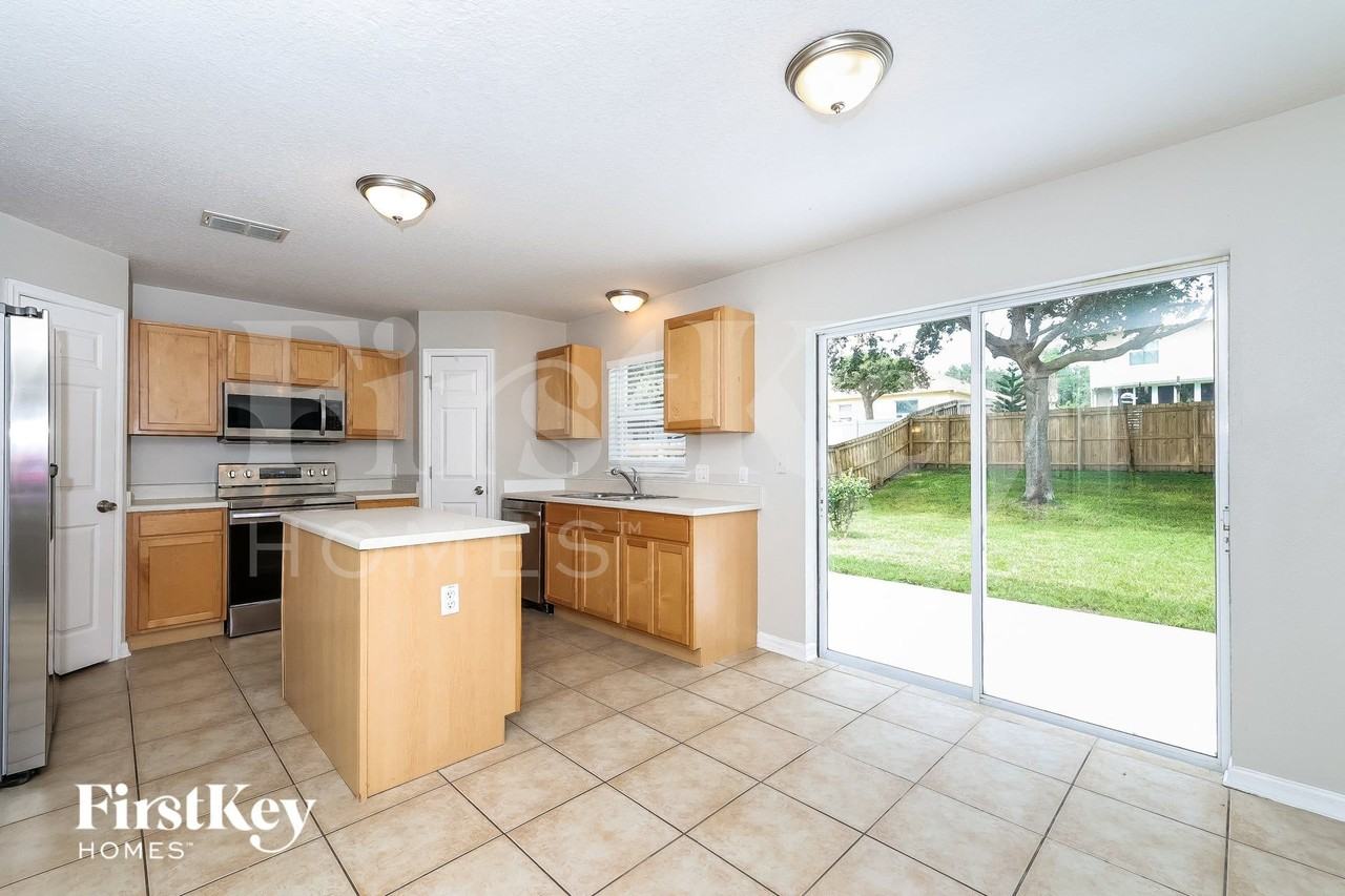 104 Cabrillo Dr - Photo 5 of 15