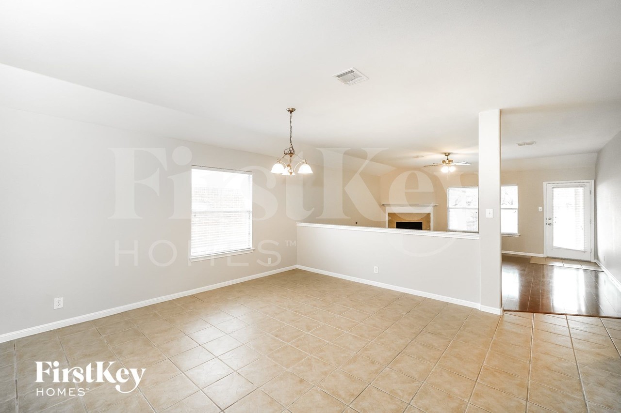 13711 Jubilee Way - Photo 6 of 17