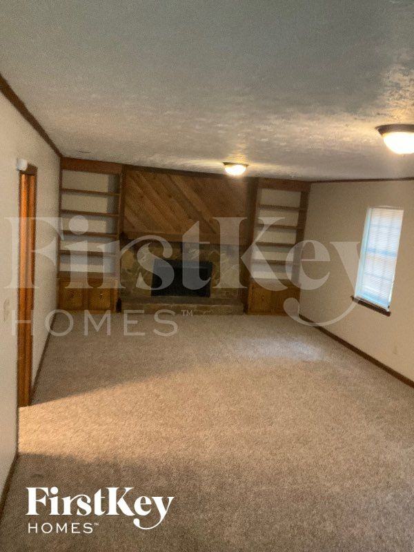 9053 Southcrest Ct - Photo 2 of 11
